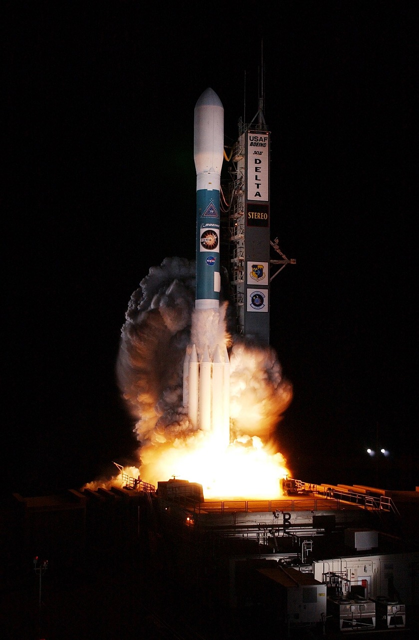 spacecraft liftoff smoke free photo