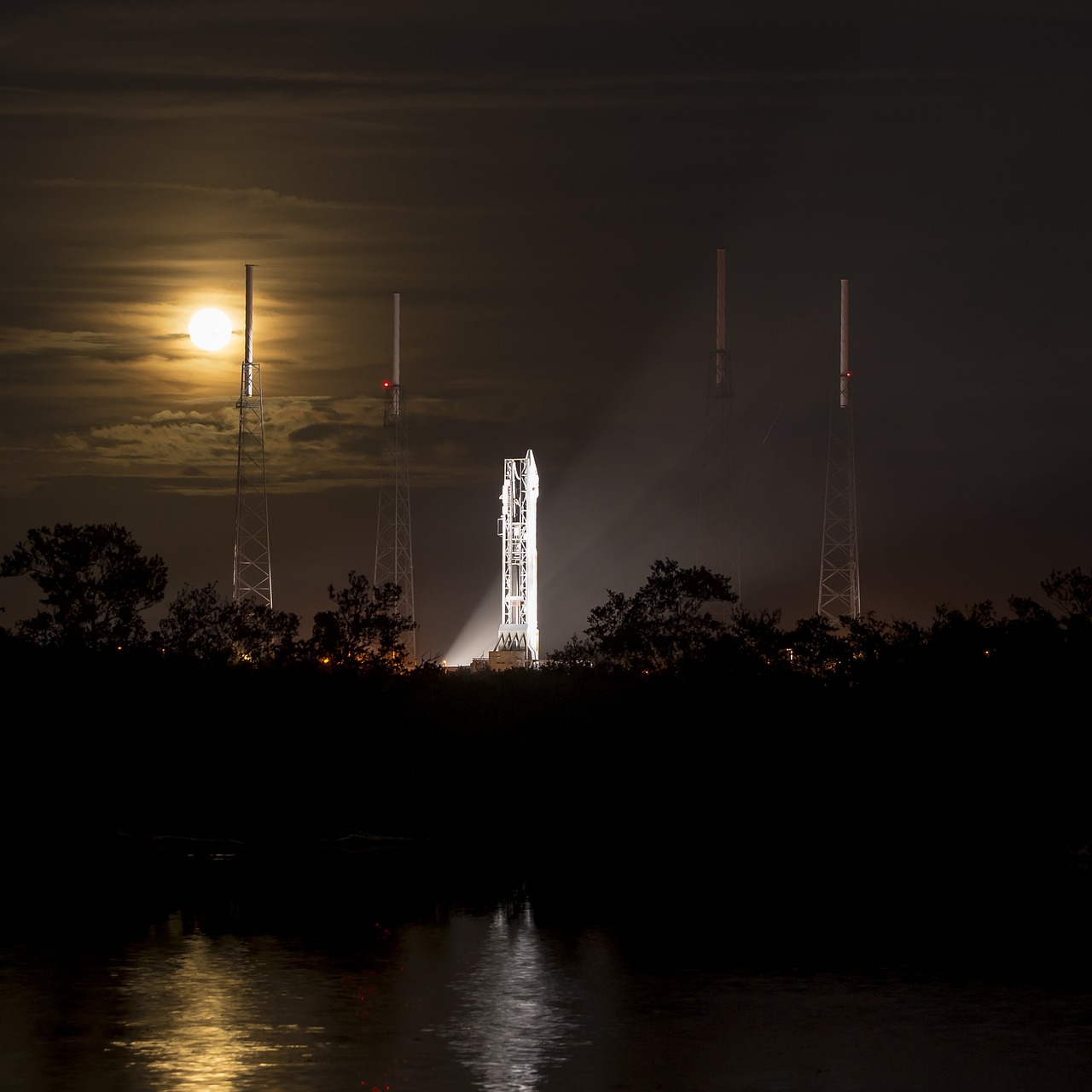 spacecraft rocket launch free photo