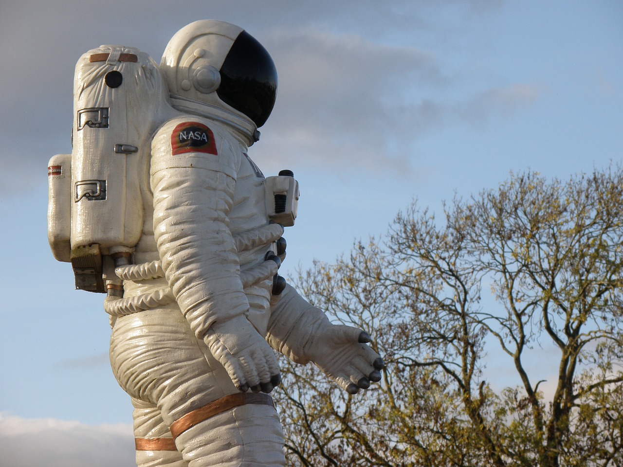 spaceman astronaut statue free photo