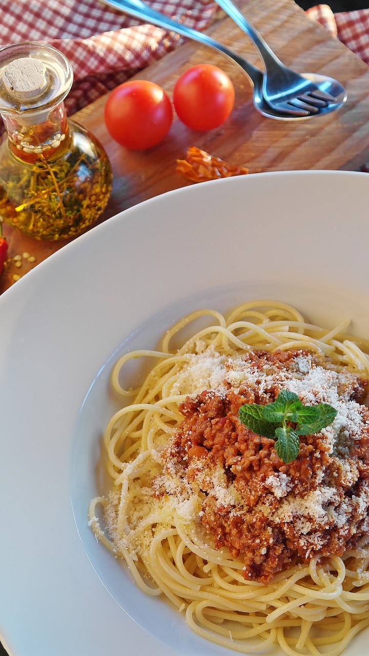 spaghetti noodles bolognese free photo
