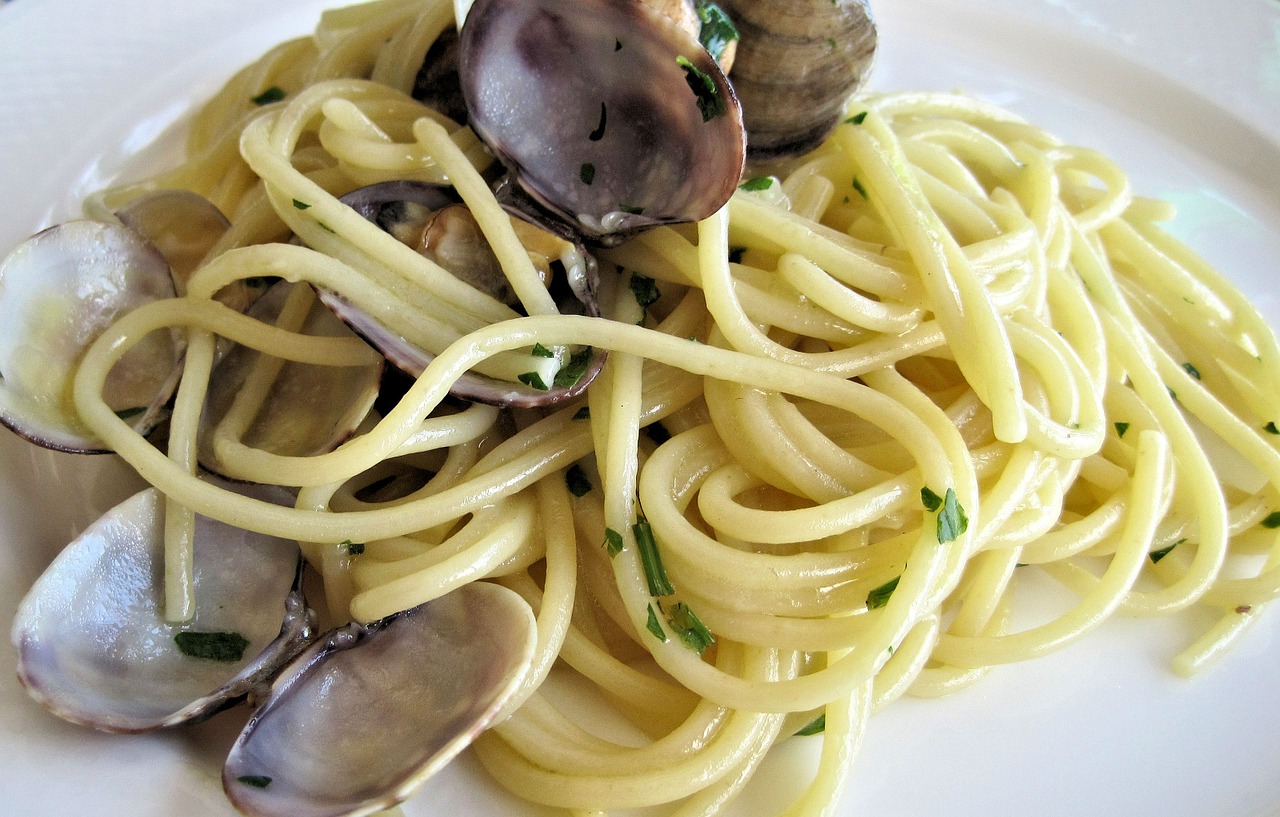 spaghetti pasta clams free photo