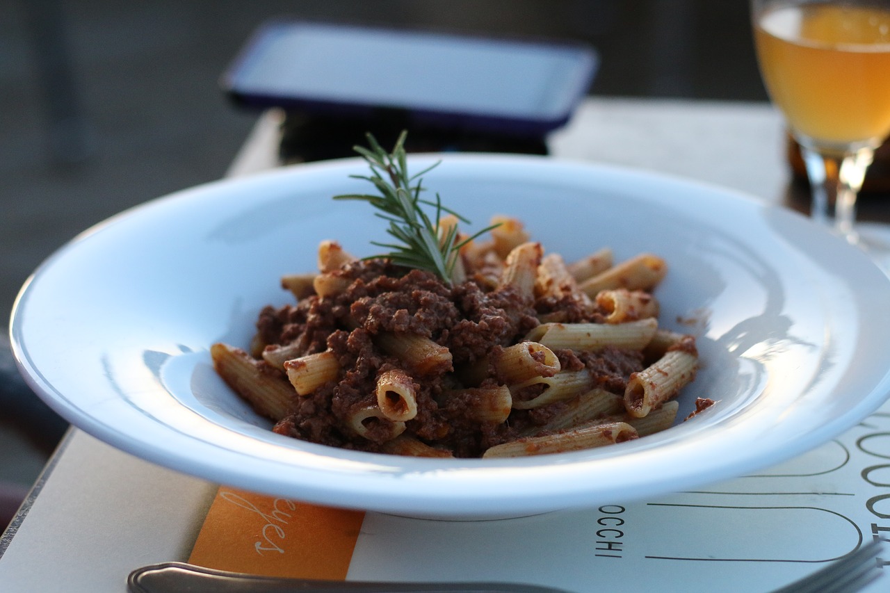 spaghetti bolognese  outdoor eating  food free photo