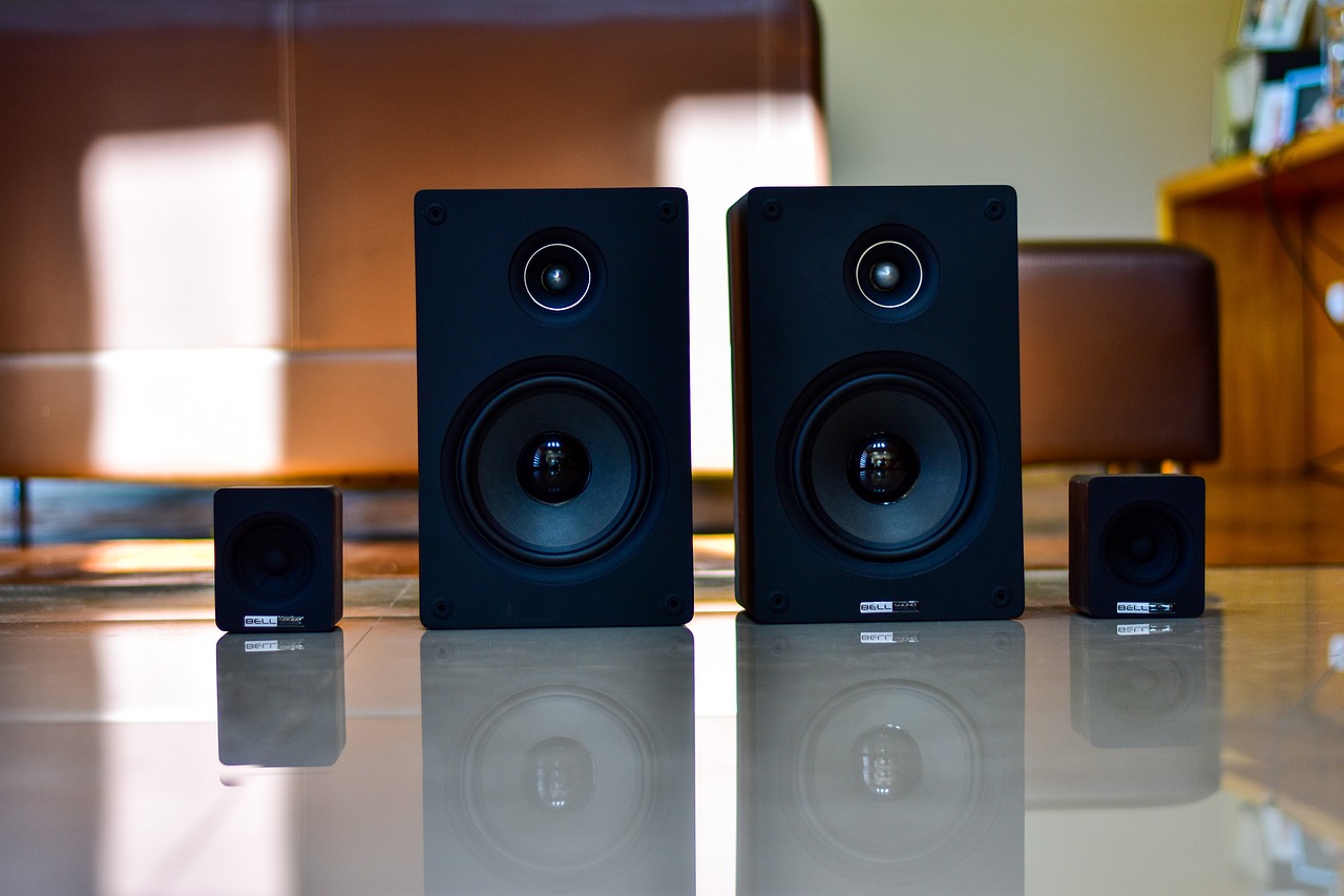 speakers  black  sound free photo