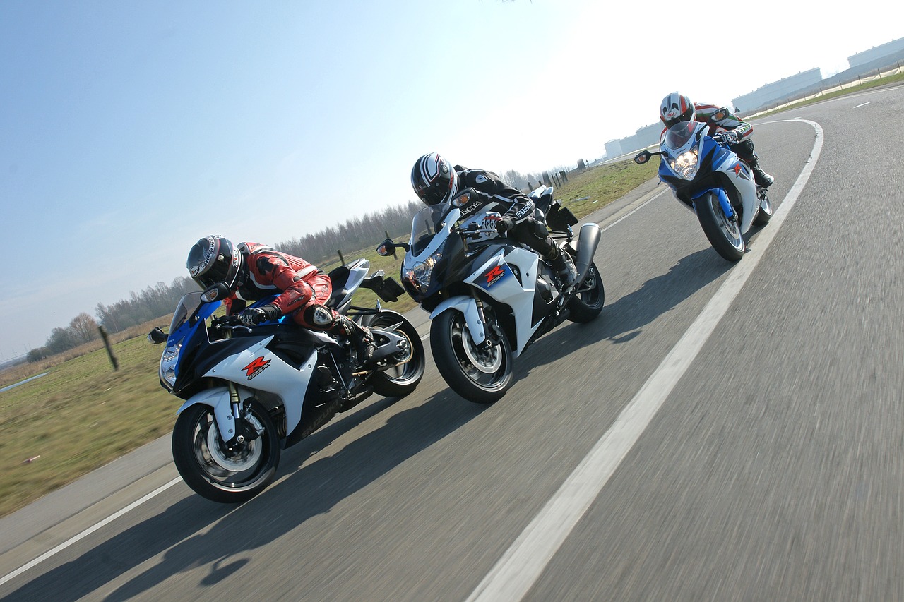 speed  racing  motorcycle free photo