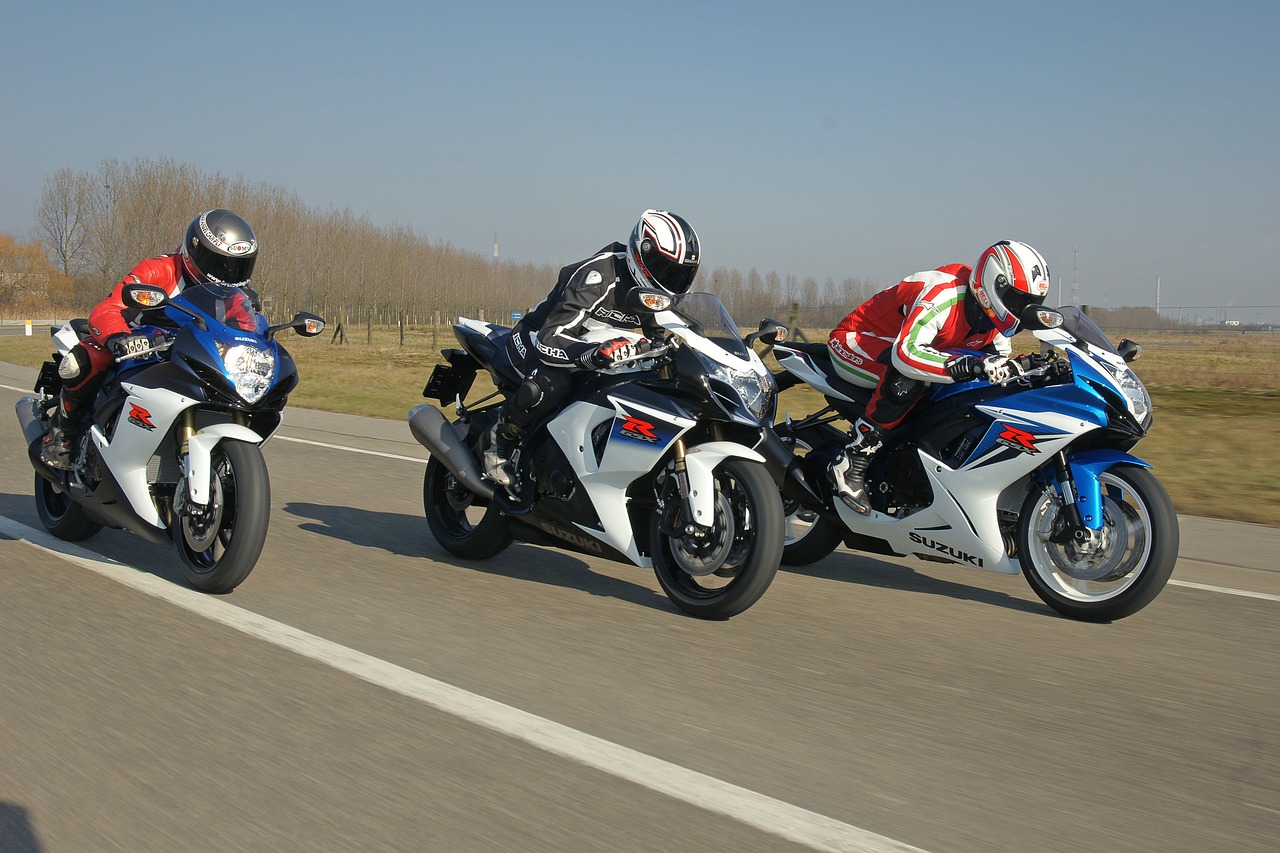 speed  racing  motorcycle free photo