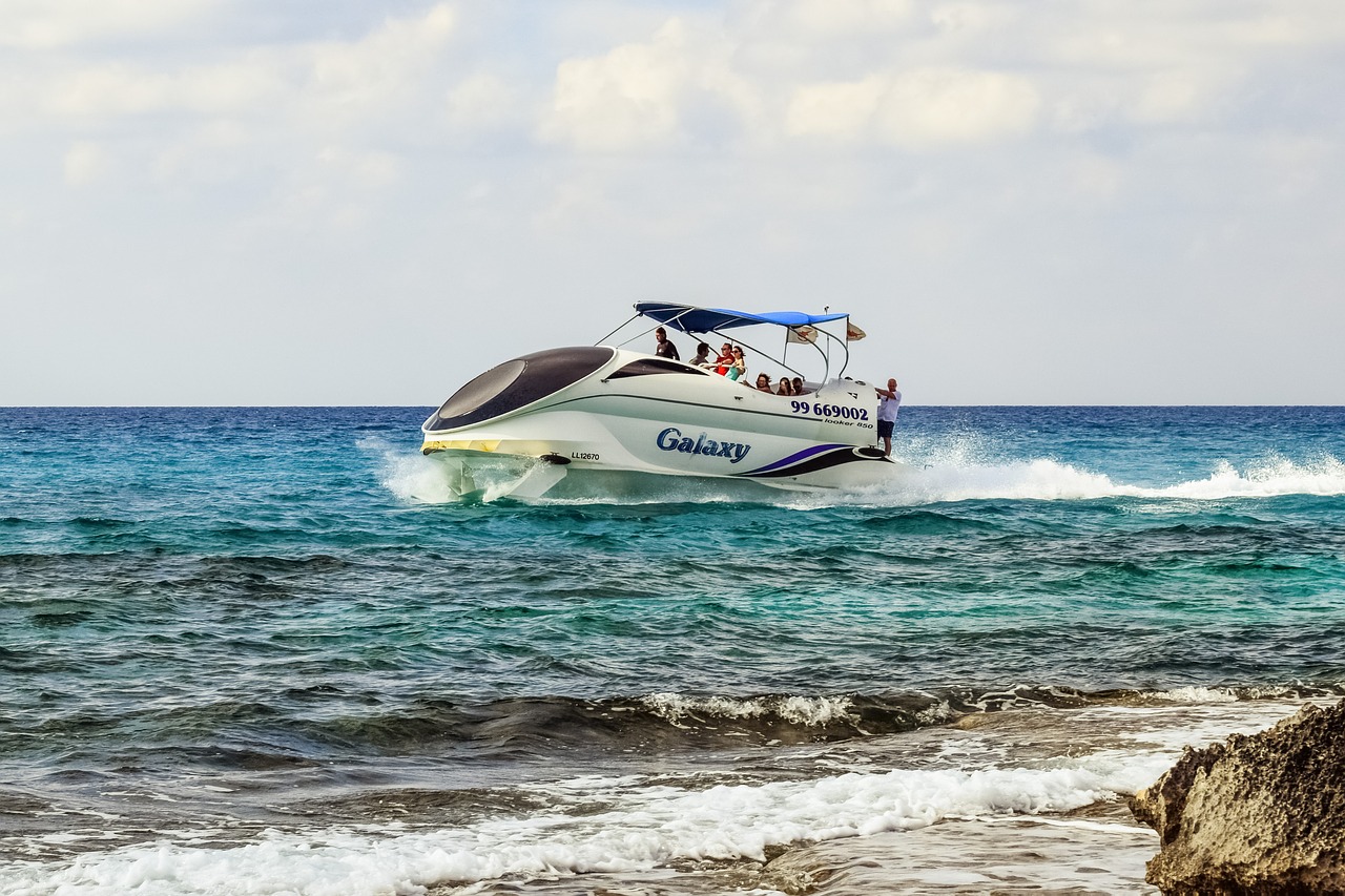 speed boat sea waves free photo