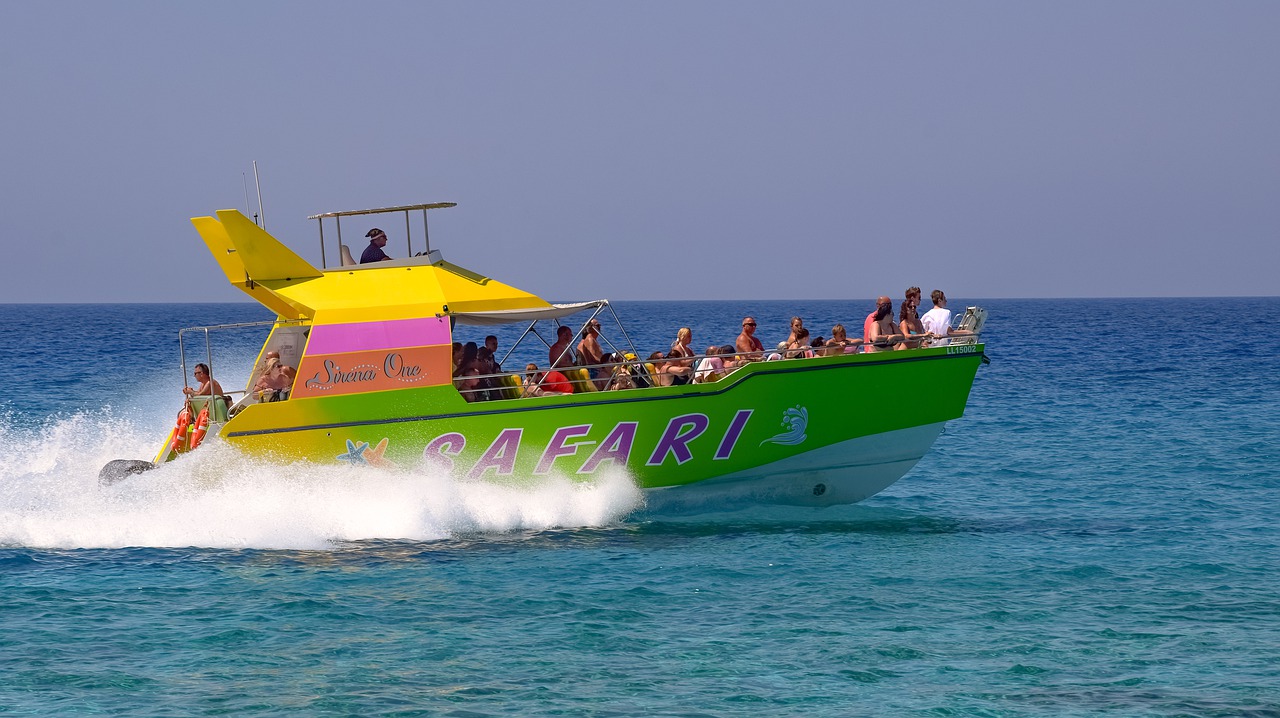 speed boat  sea  water free photo