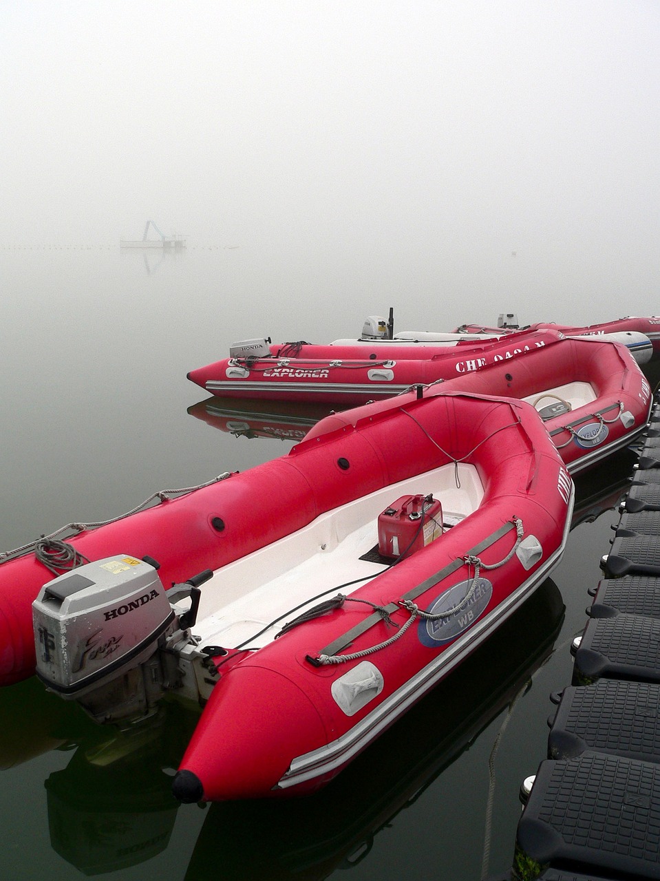 speedboat engine red free photo