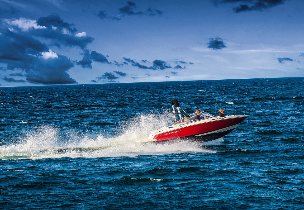 speedboat  powerboat  racing boat free photo