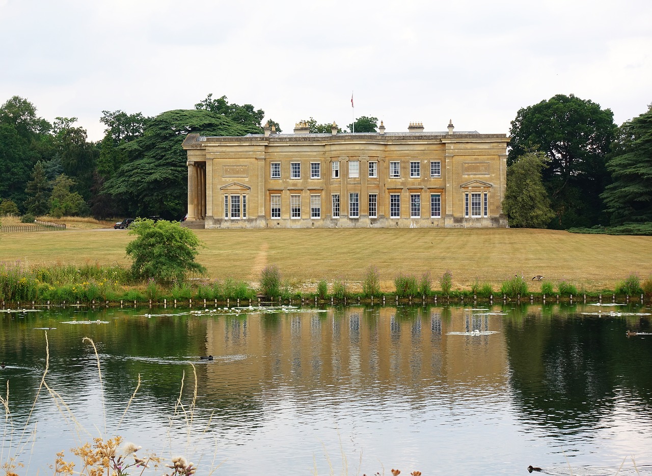 spetchley hall  mansion house  spetchley park free photo