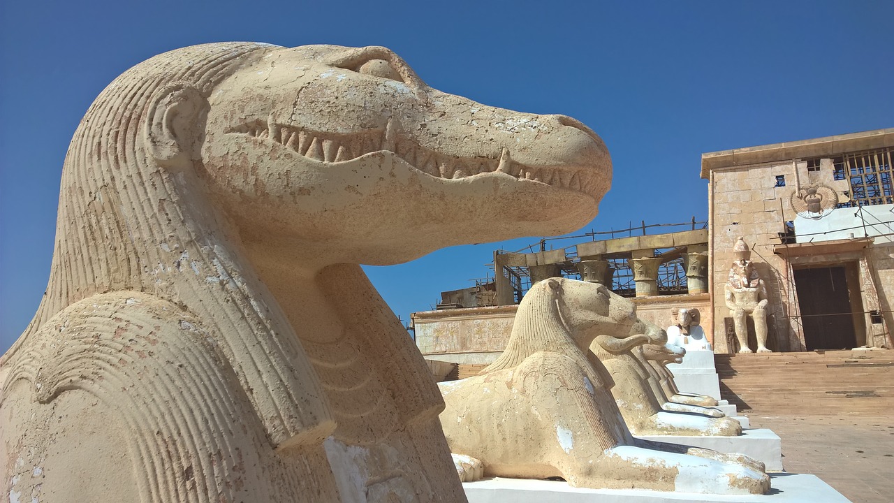 sphinx egyptian sculpture replica free photo