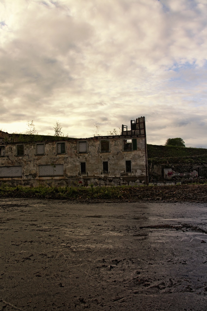 spinning decay old building free photo