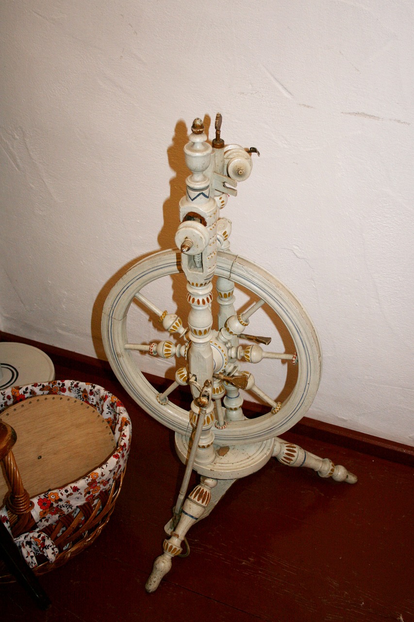 spinning wheel spin thread free photo