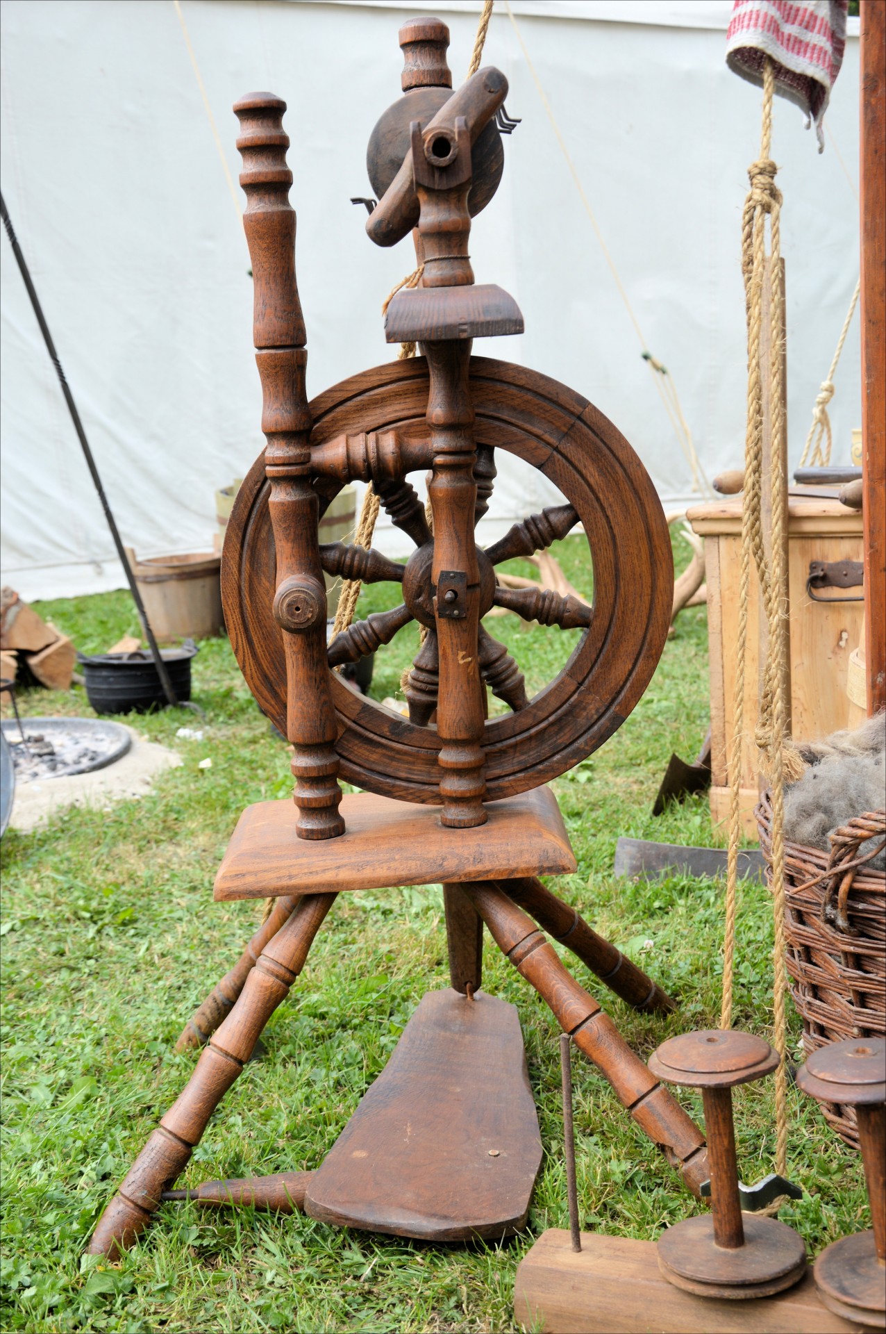 spinning middle ages wool free photo