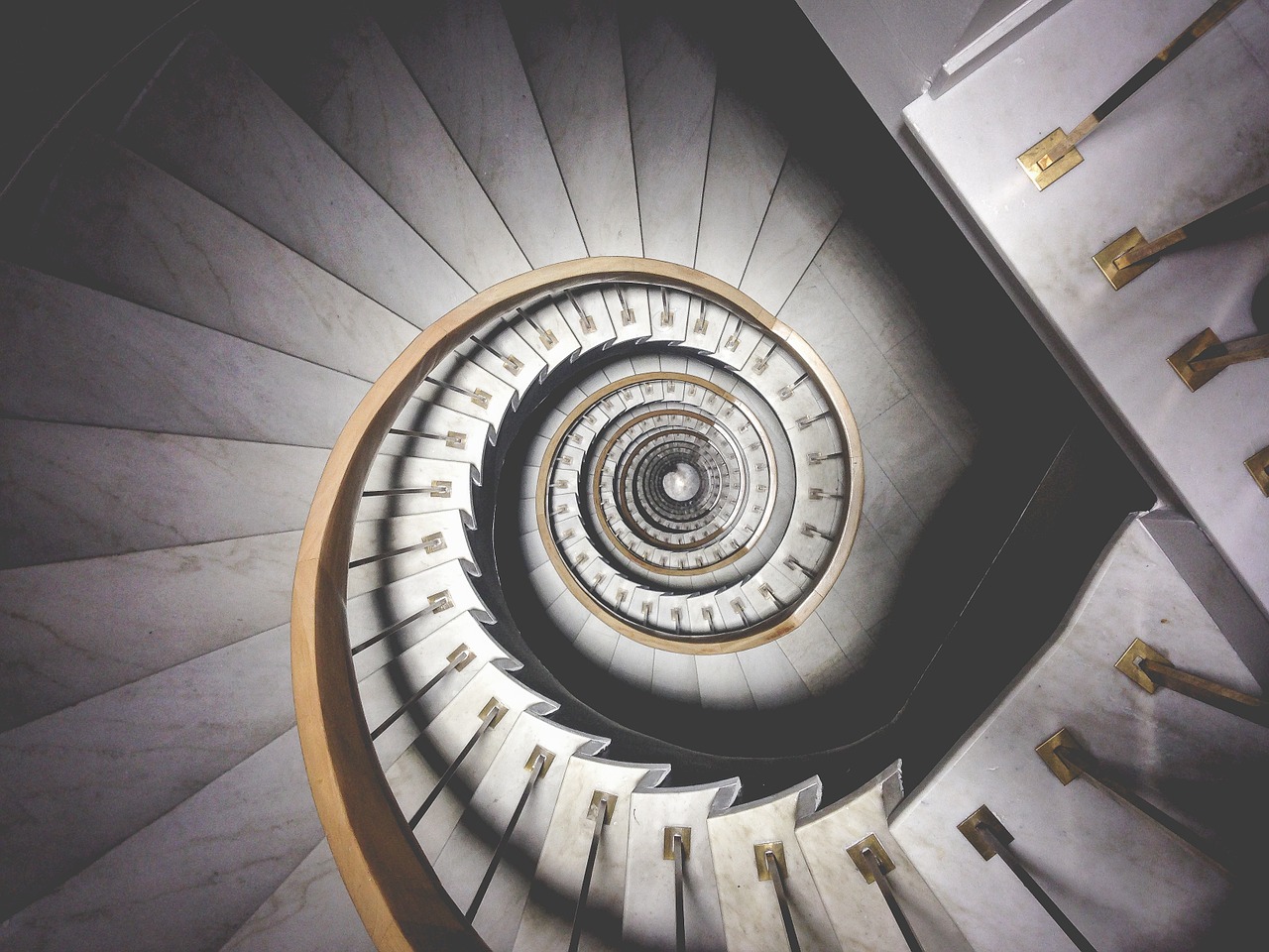 spiral staircase architecture free photo