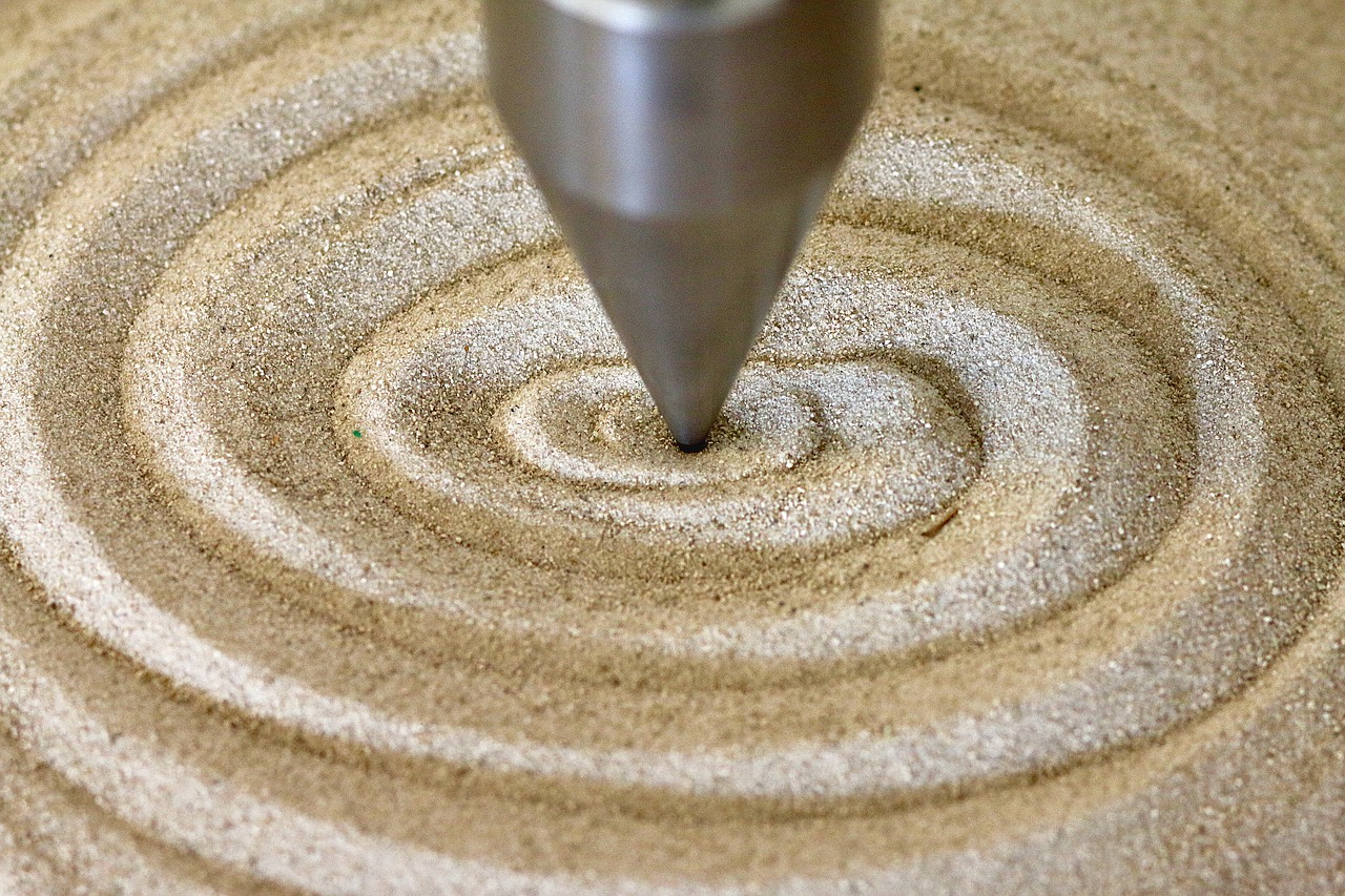 spiral pendulum sand free photo