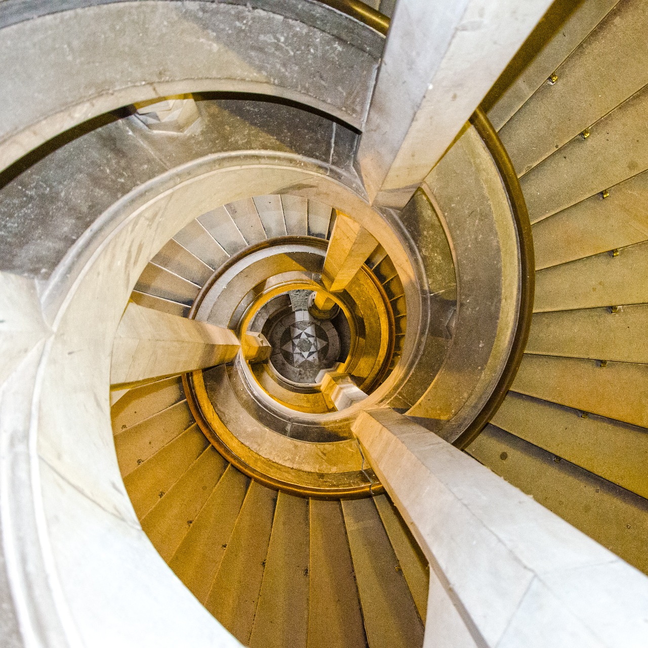 spiral staircase stairs architecture free photo