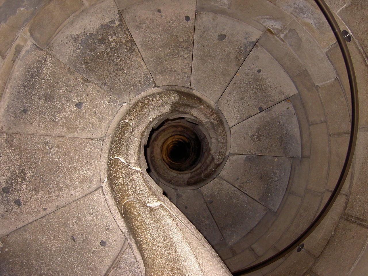 spiral staircase architecture expression free photo
