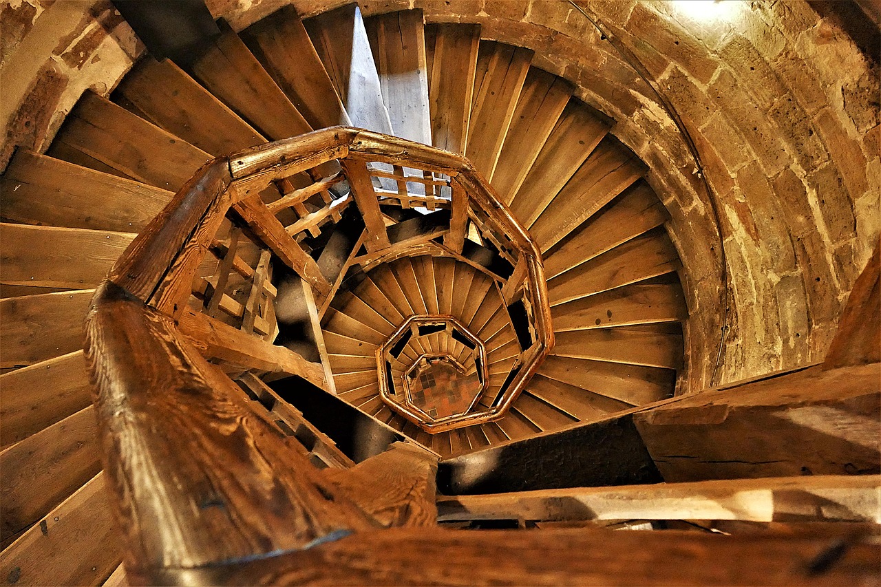 spiral staircase  wood  emergence free photo