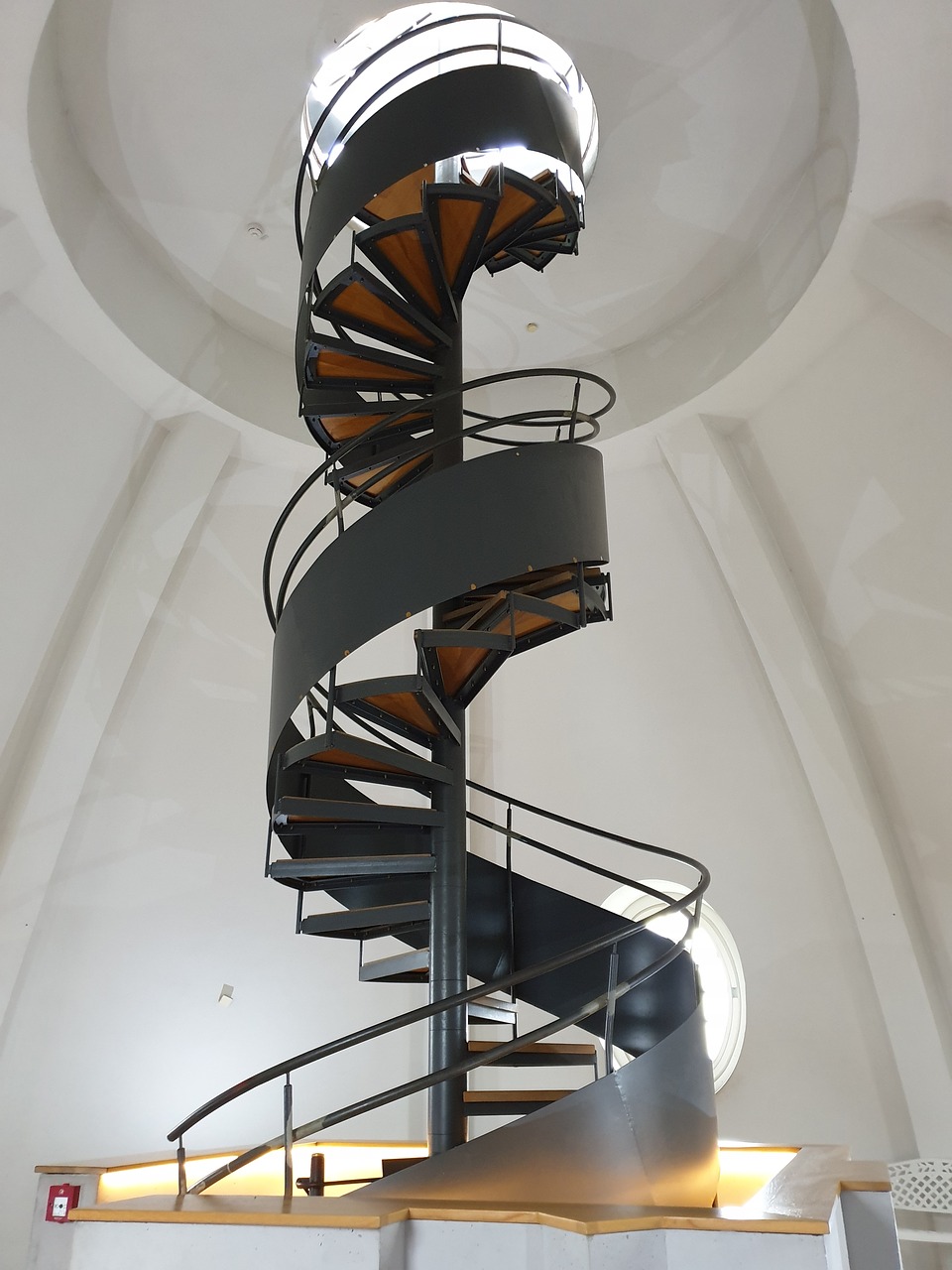 spiral staircase  tower  castle free photo