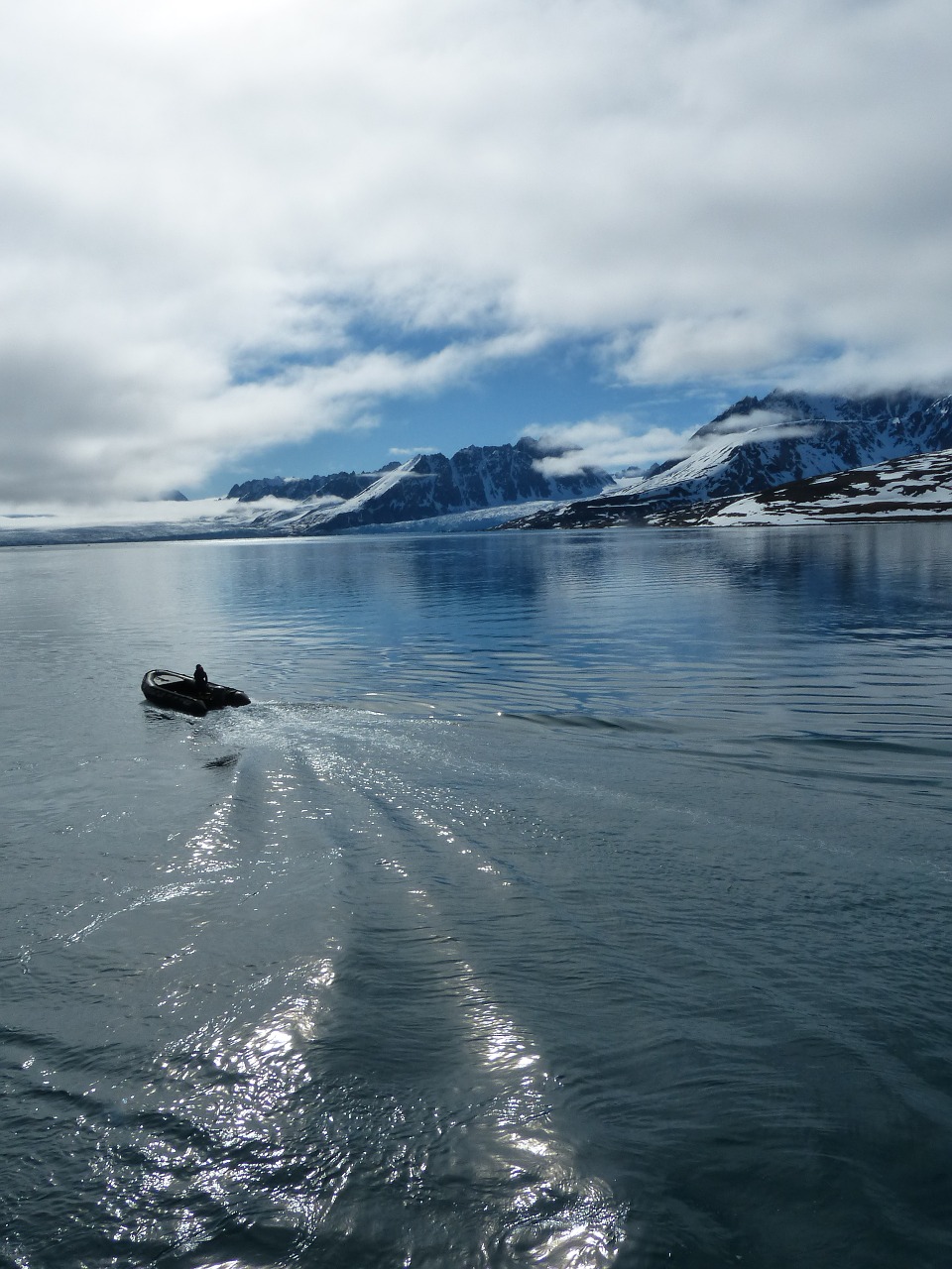 spitsbergen arctic zodiac cold free photo