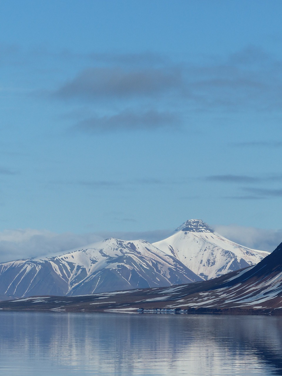 spitsbergen mountains ice free photo