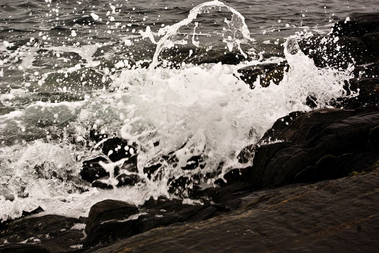 splash wave rock free photo