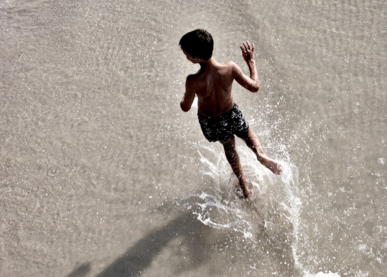 splash kid fun free photo