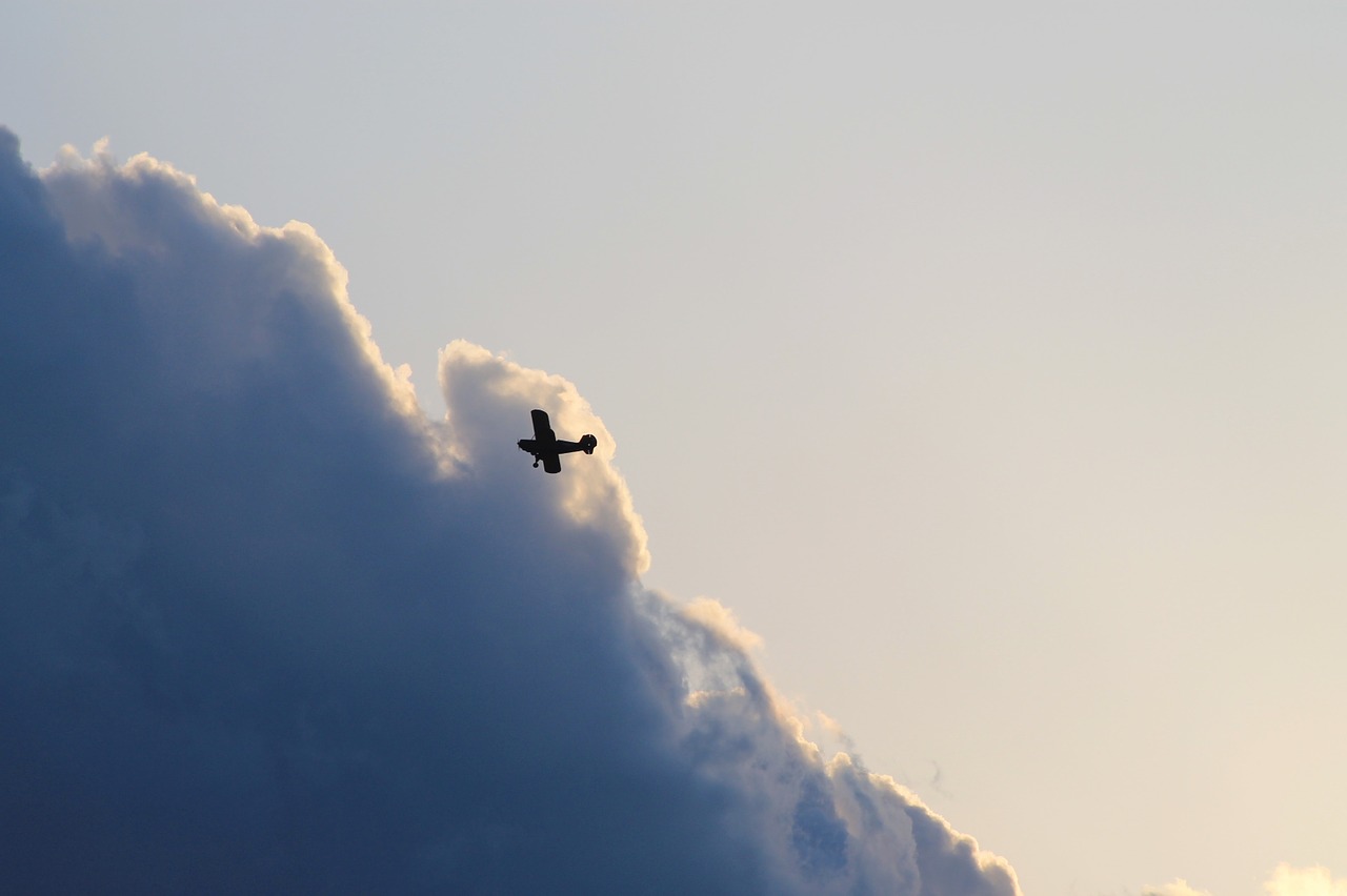 split bi-plane air show free photo