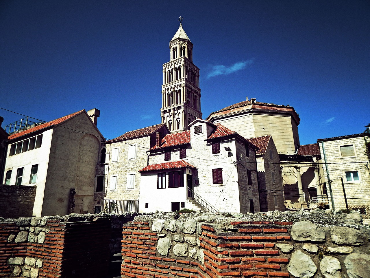 split dalmatia architecture free photo