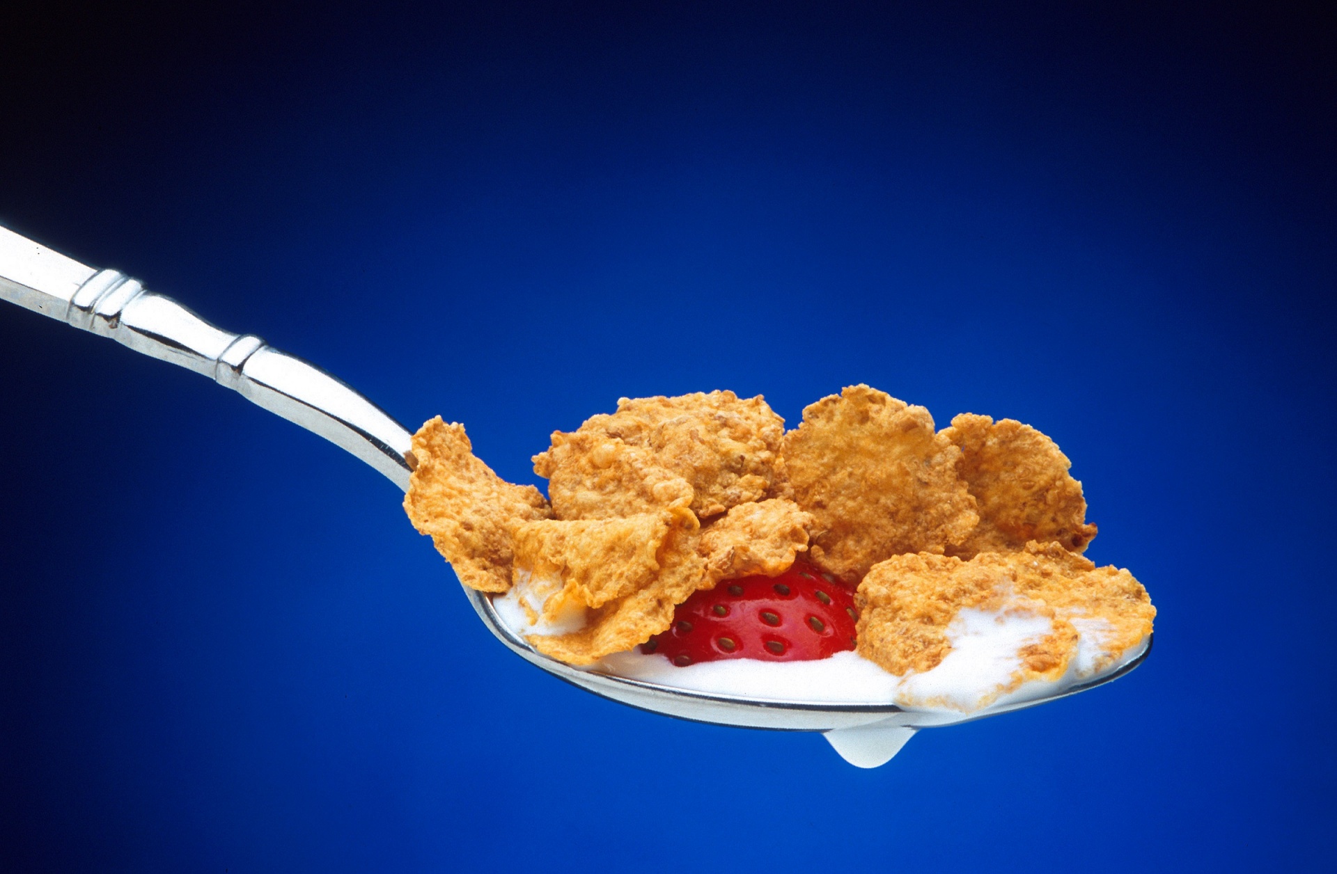 cereal spoonful strawberry free photo