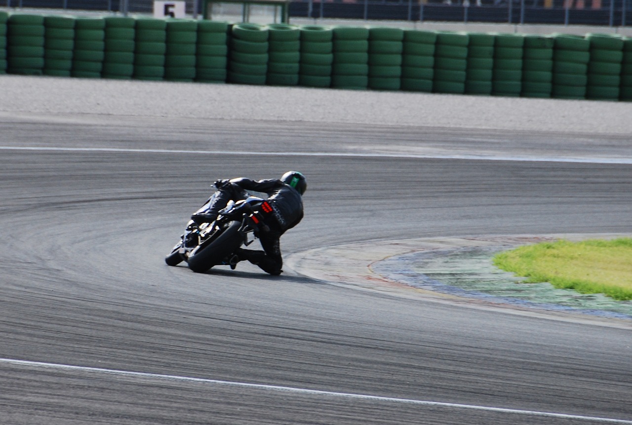 sport motorcycling circuit free photo