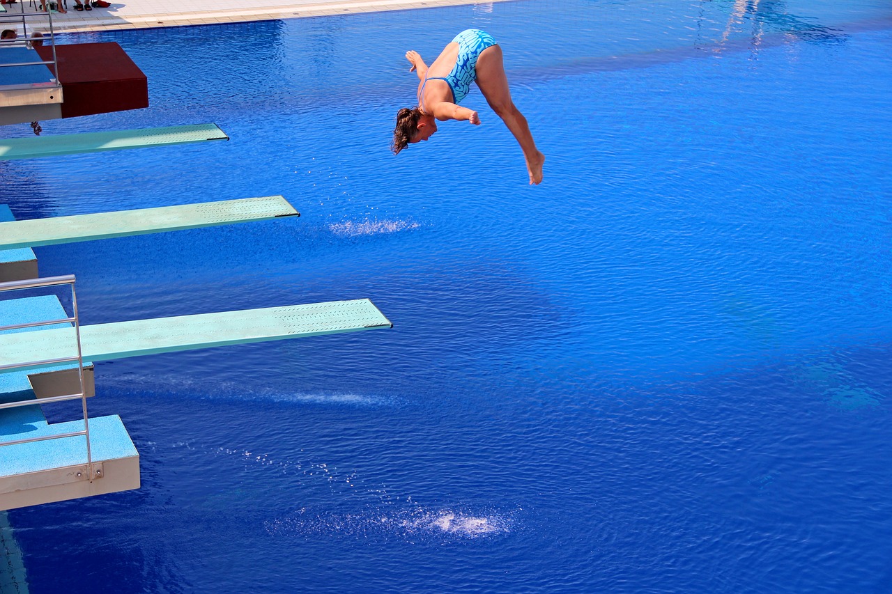 sport  games  jumping into water free photo