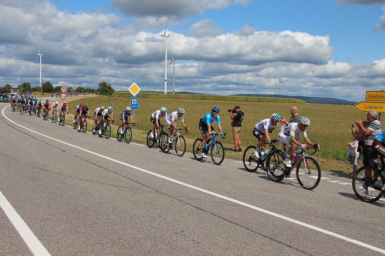 sport  cycling  cycling races free photo
