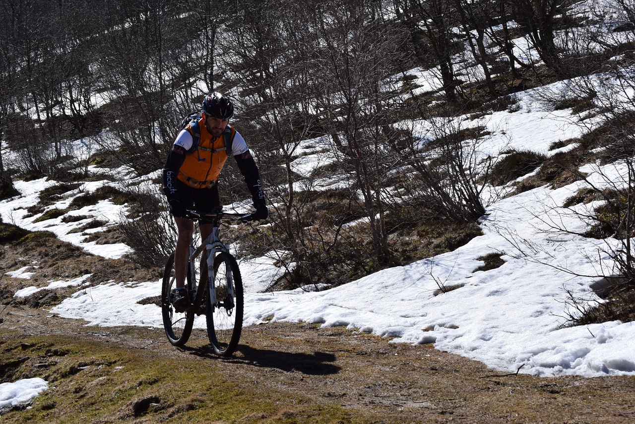 sport cycling mountain free photo