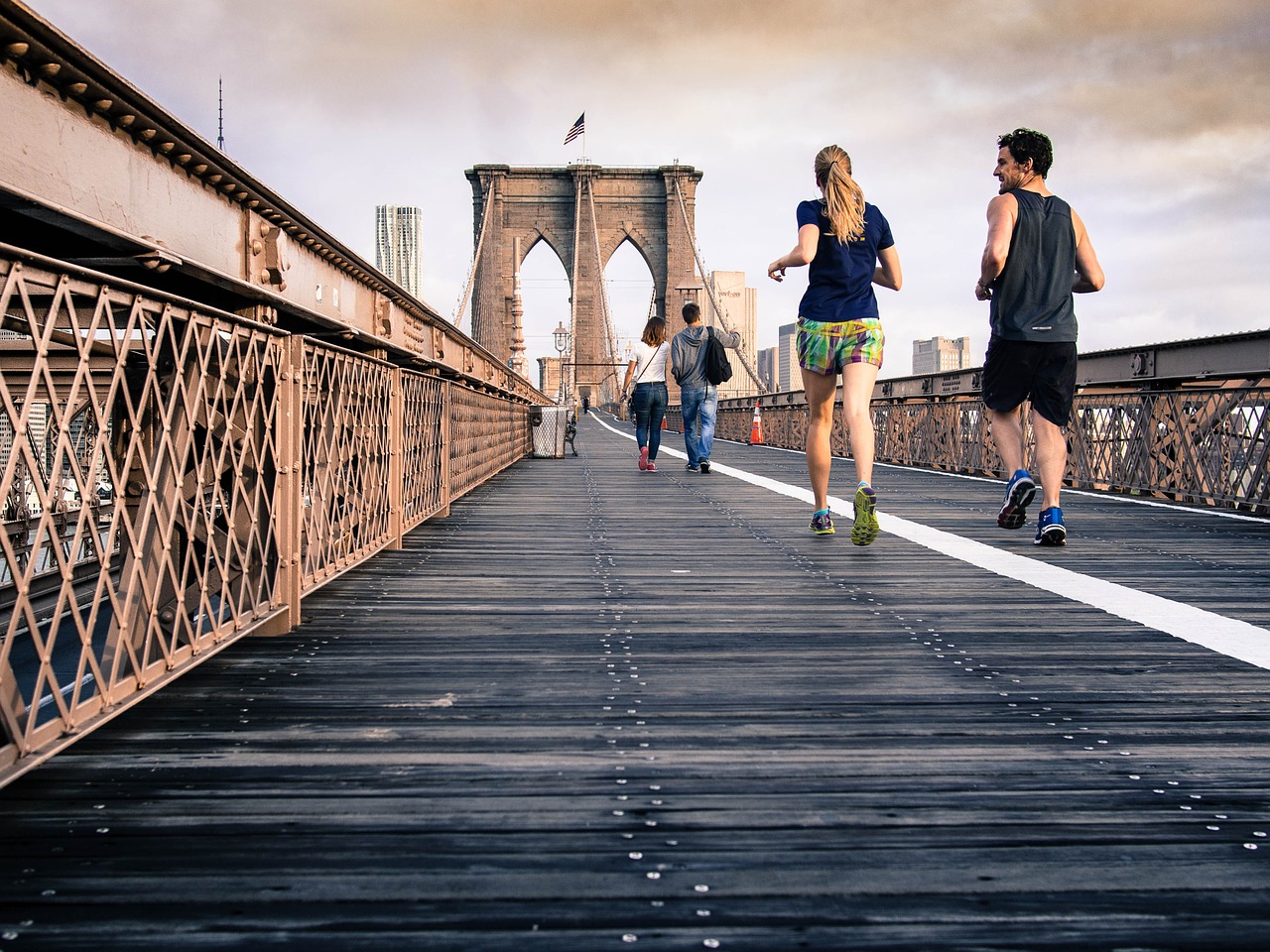 sports persons running free photo