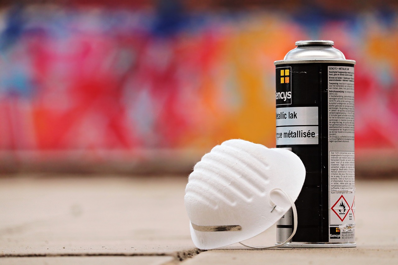 spray cans graffiti sprayer free photo