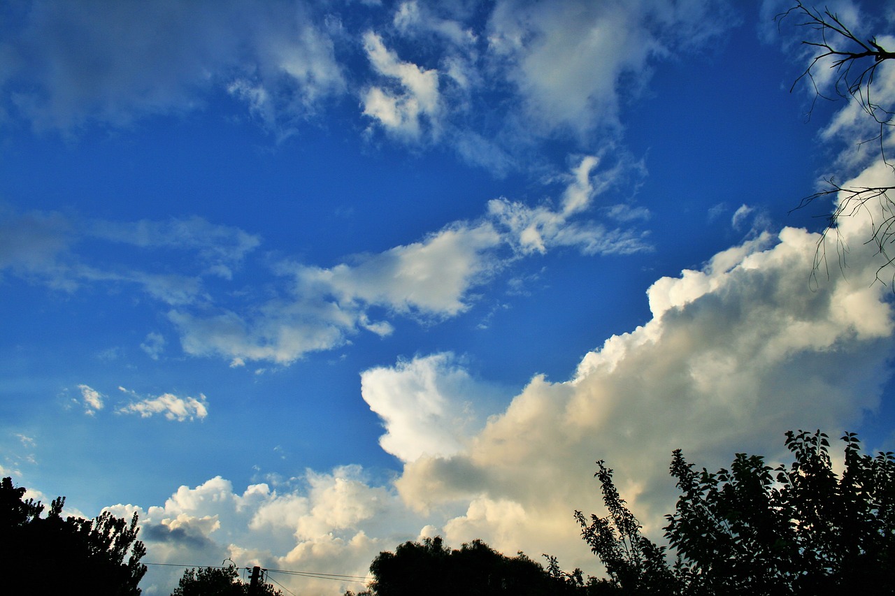spreading cloud sky blue free photo