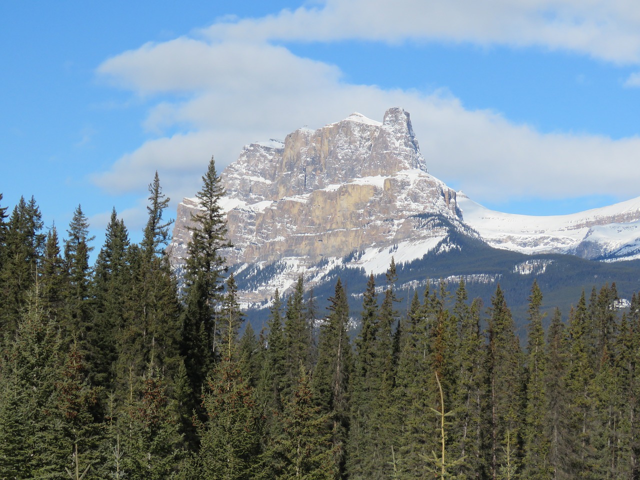 spring mountains snow free photo