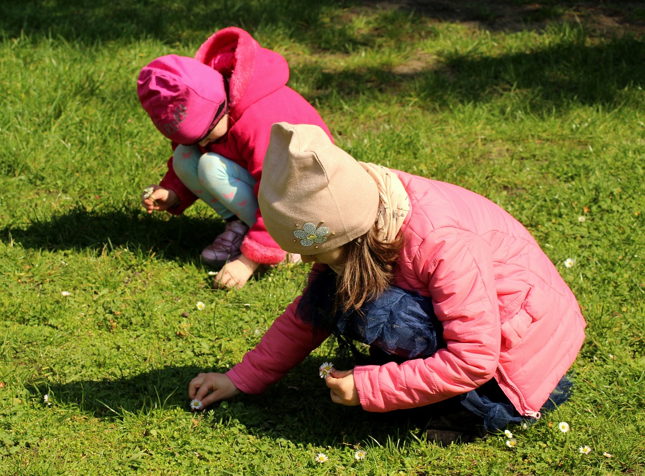 spring  children  the gap free photo