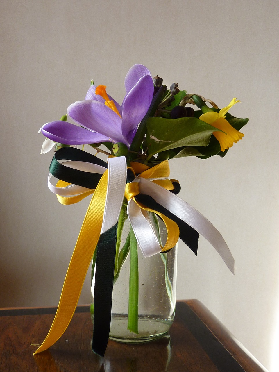 spring bouquet vase crocus free photo