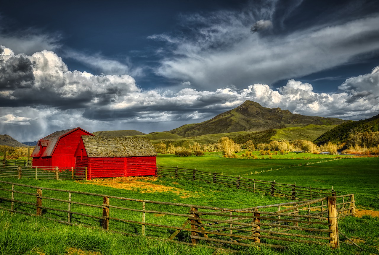 squaw mountain  barn  farm free photo