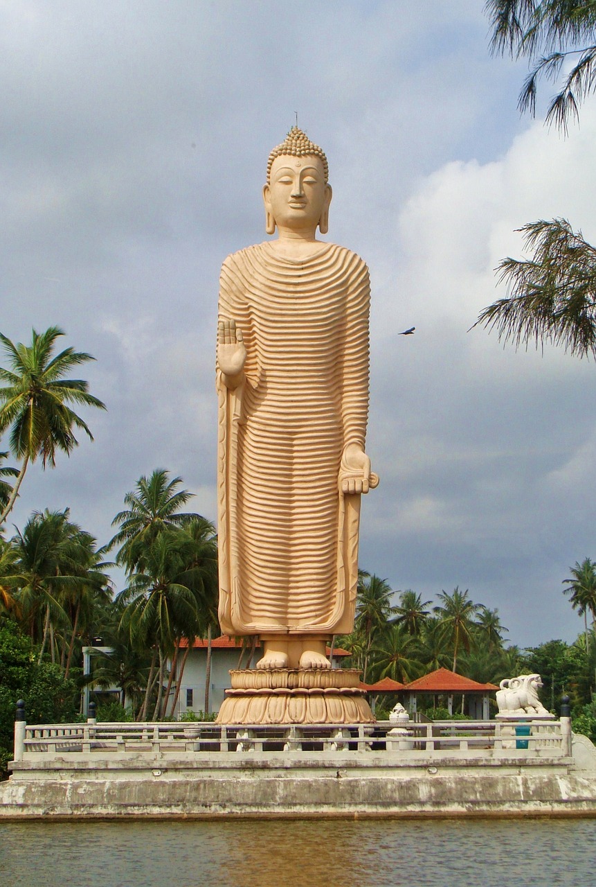 sri lanka buddha statue free photo