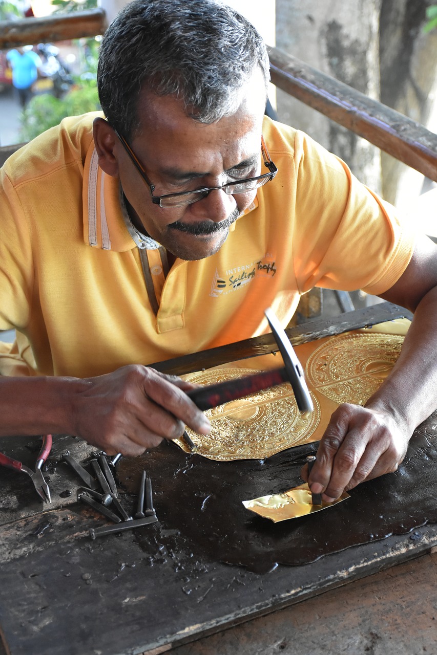 sri lanka arts and crafts copper free photo