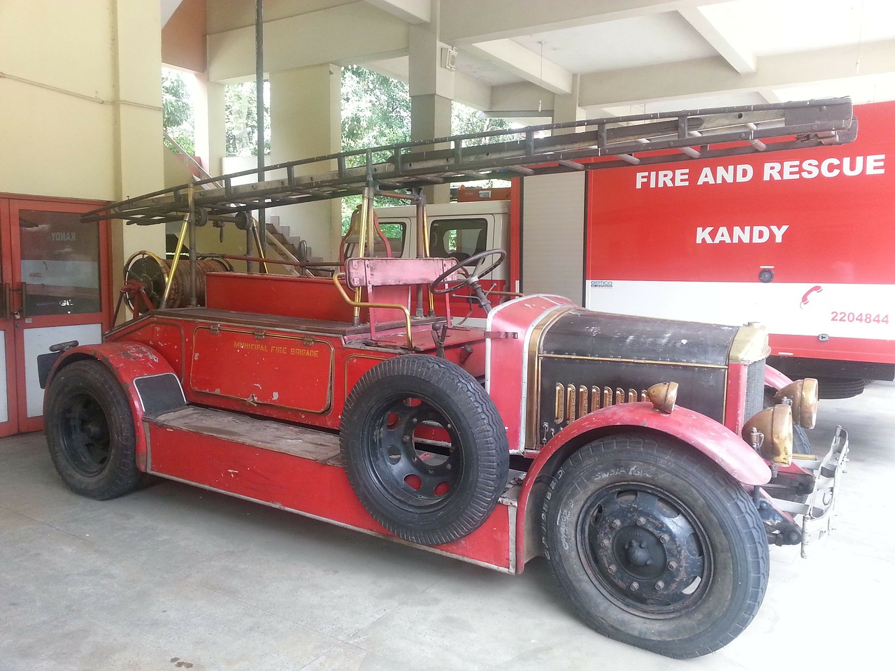 sri lanka fire oldtimer free photo