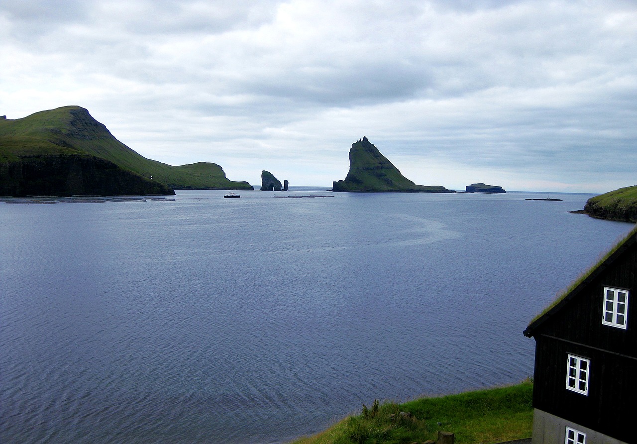 sørvágsfjørdur  bøur  faroe islands free photo