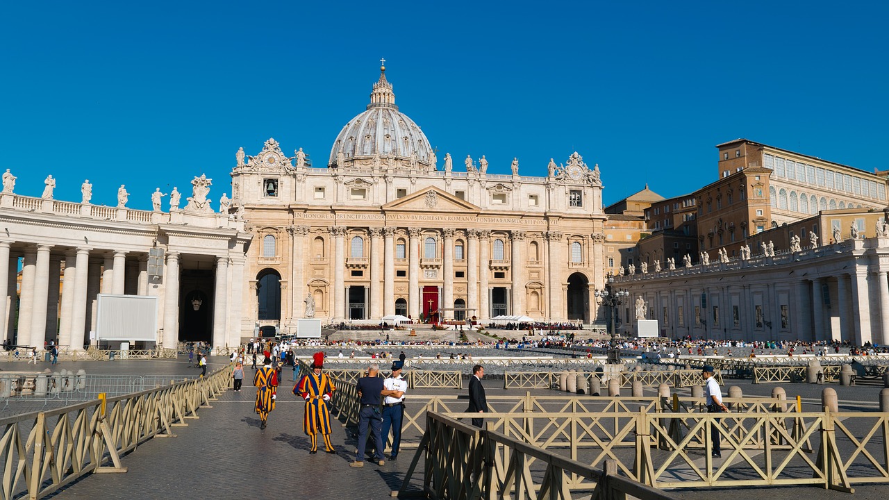 st  peter's basilica  cathedral free photo