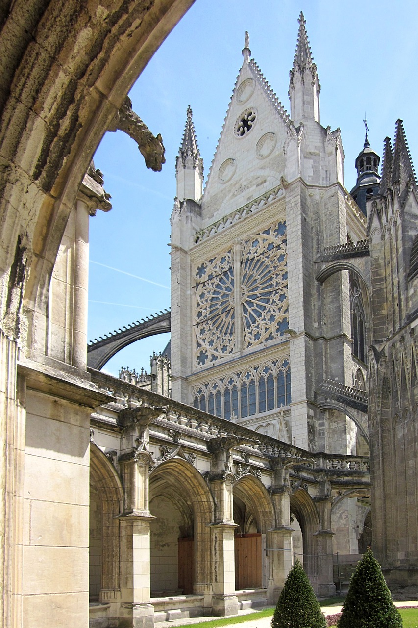 st gatien cathedral cloitre de la psalette cloister free photo