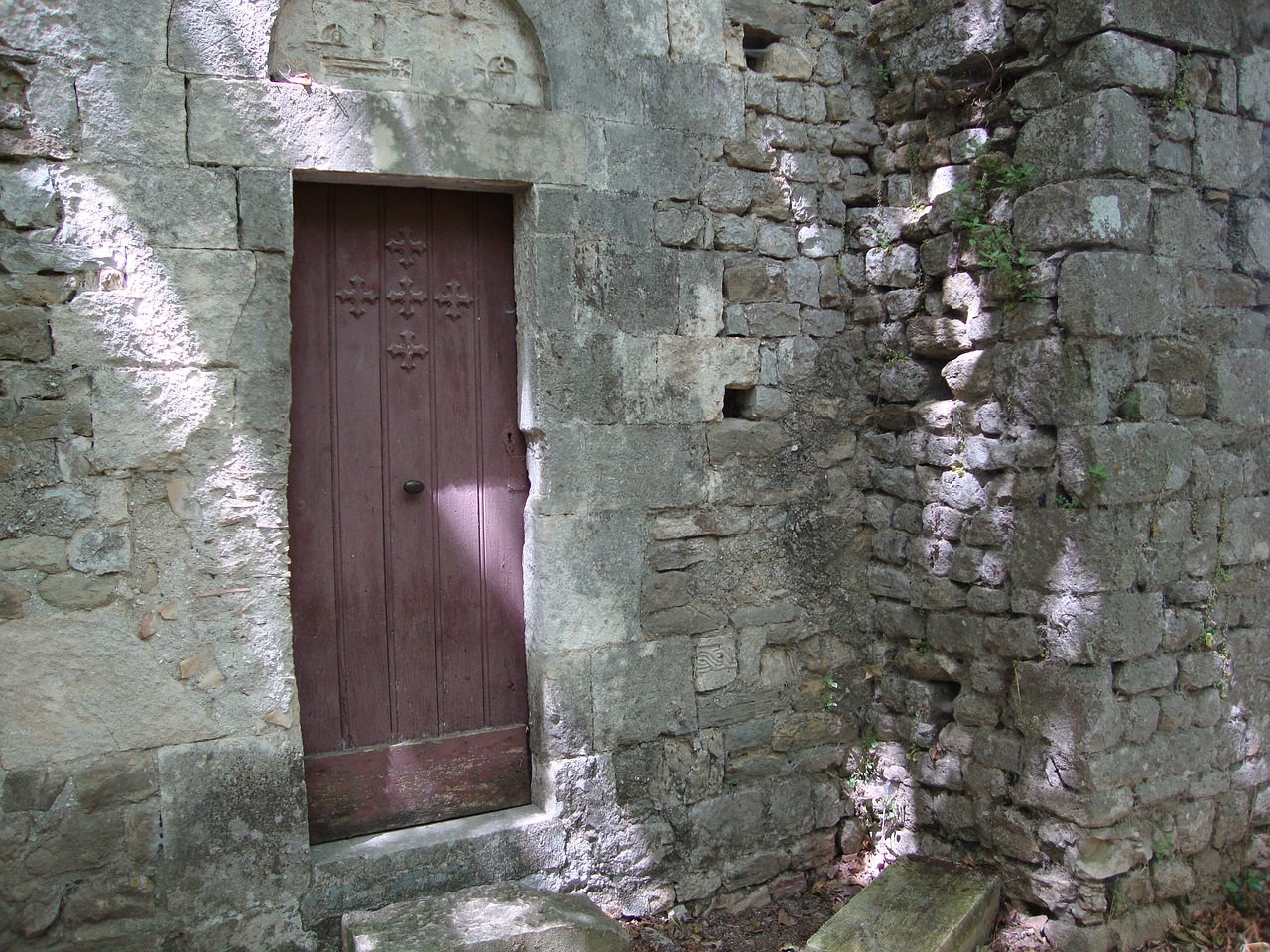 st ostian ardèche wall free photo