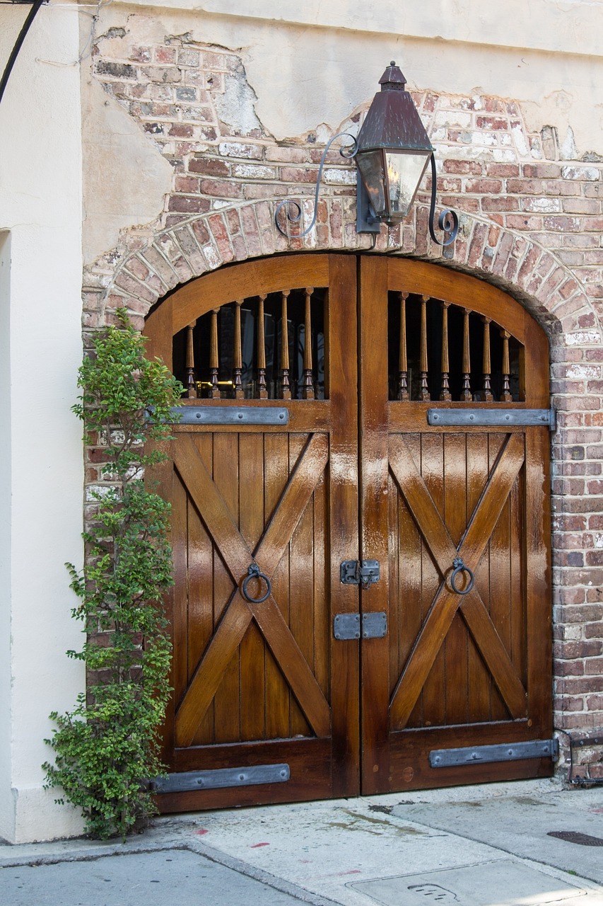 Stable doors,brick,building,stable,wooden - free image from needpix.com